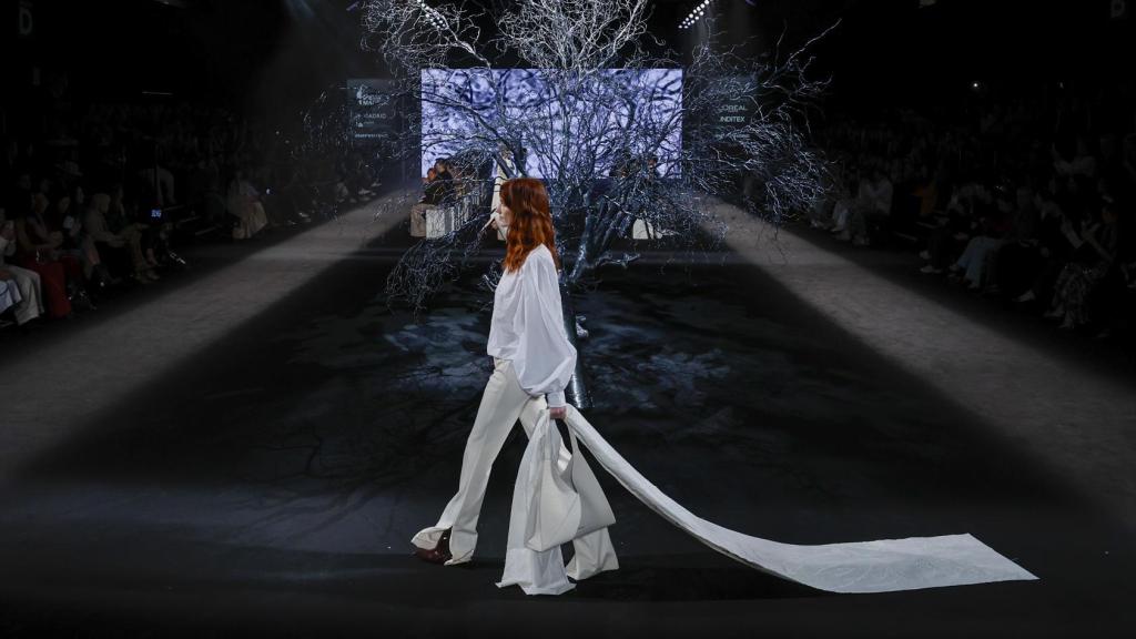Creación de Simorra durante el desfile celebrado dentro de la Mercedes-Benz Fashion Week Madrid