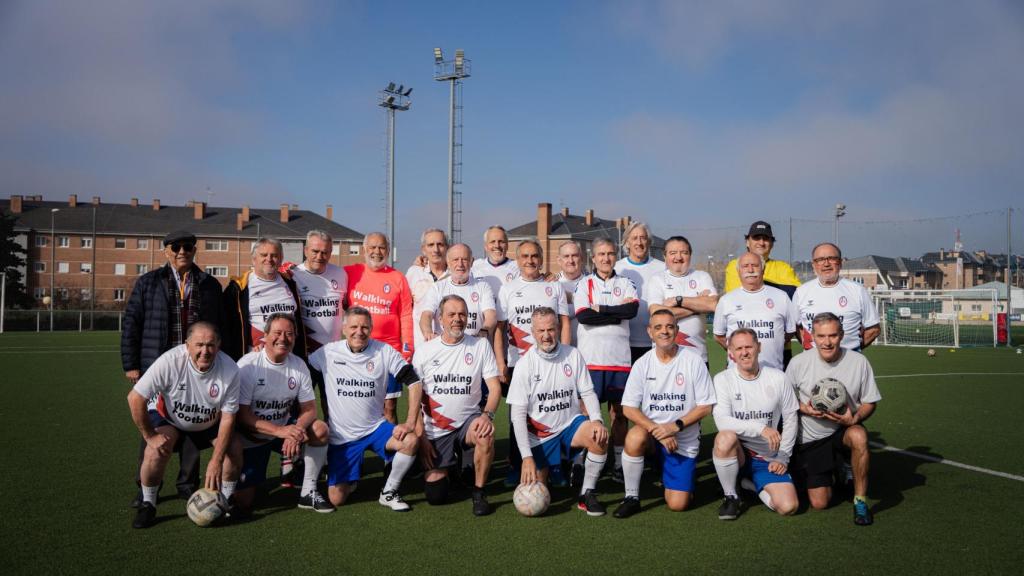 El equipo de walking football del Rayo Majadahonda.
