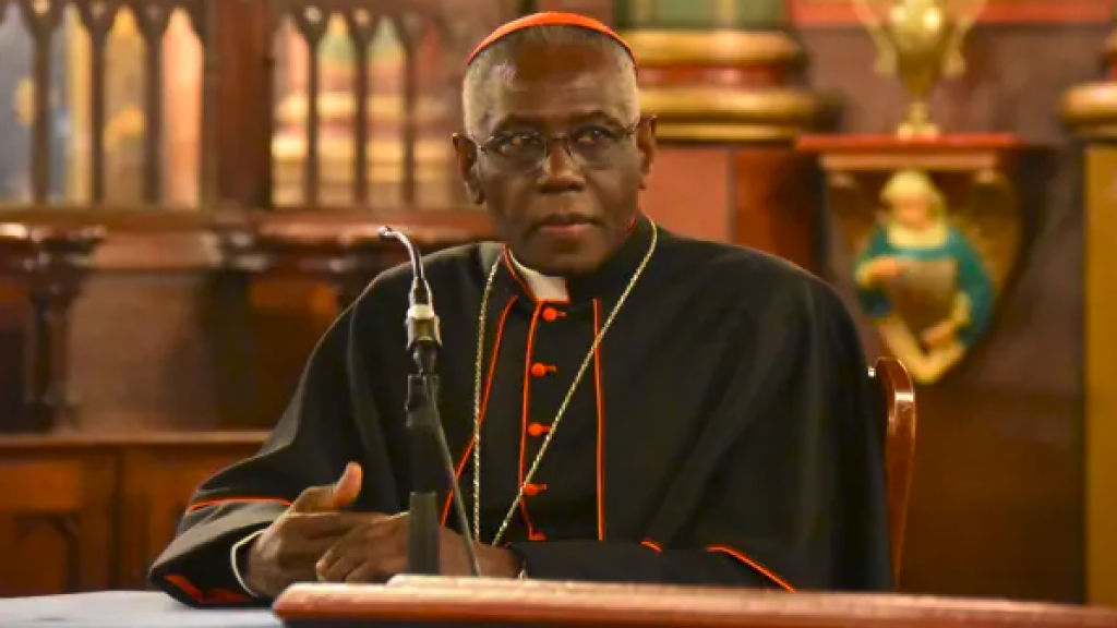 El cardenal Robert Sarah, del ala conservadora.