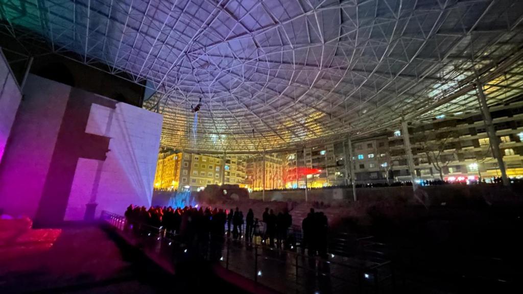 ‘Fiat Lux’, obra de Toni Arola, en el Teatro Romano de Zaragoza.