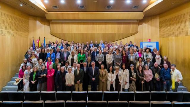 Más de 200 empleados del área sanitaria de A Coruña y Cee dicen adiós a una vida dedicada a la salud