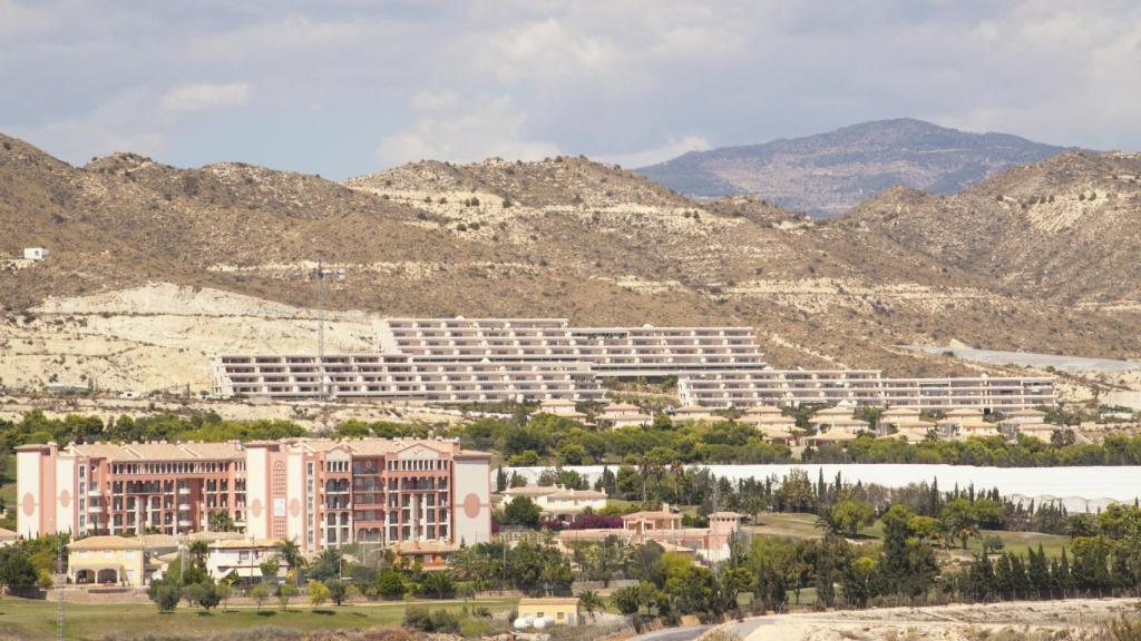 Buscan a un encapuchado que echó líquido corrosivo en la cara a una mujer mientras paseaba por Mutxamel