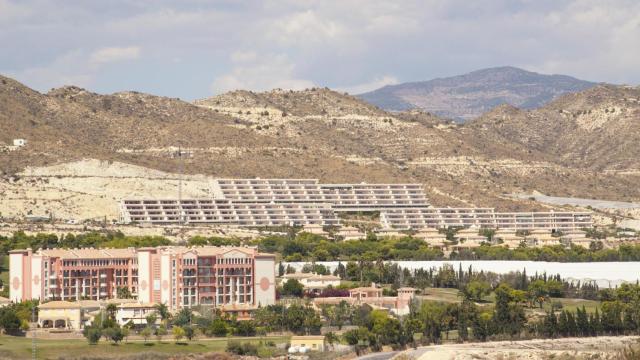 Buscan a un encapuchado que echó líquido corrosivo en la cara a una mujer mientras paseaba por Mutxamel