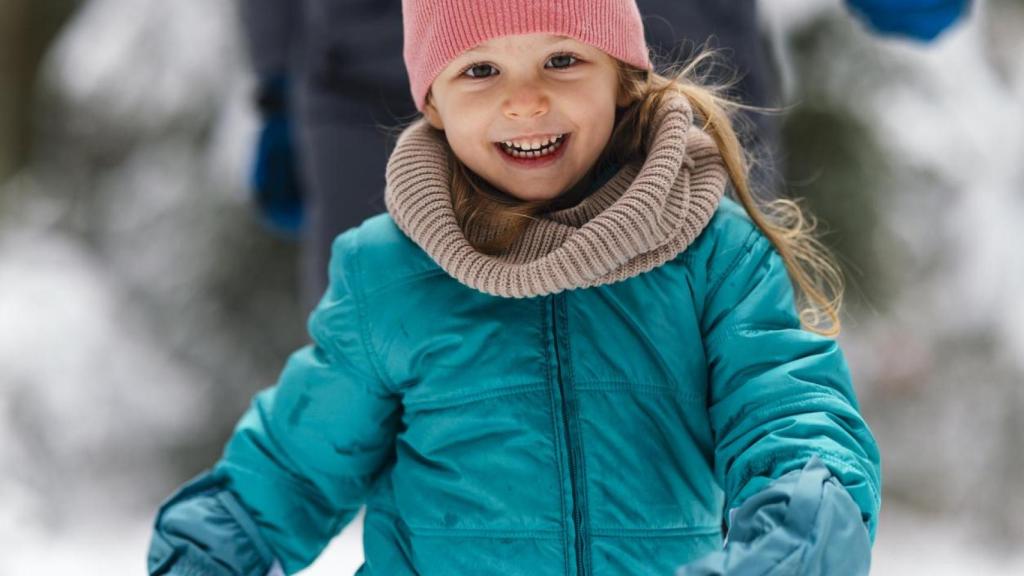 Niña en la naturaleza.
