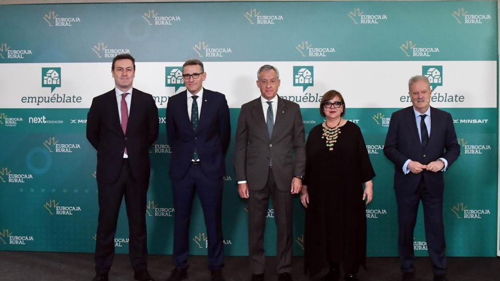 Foto de familia antes de comenzar el acto