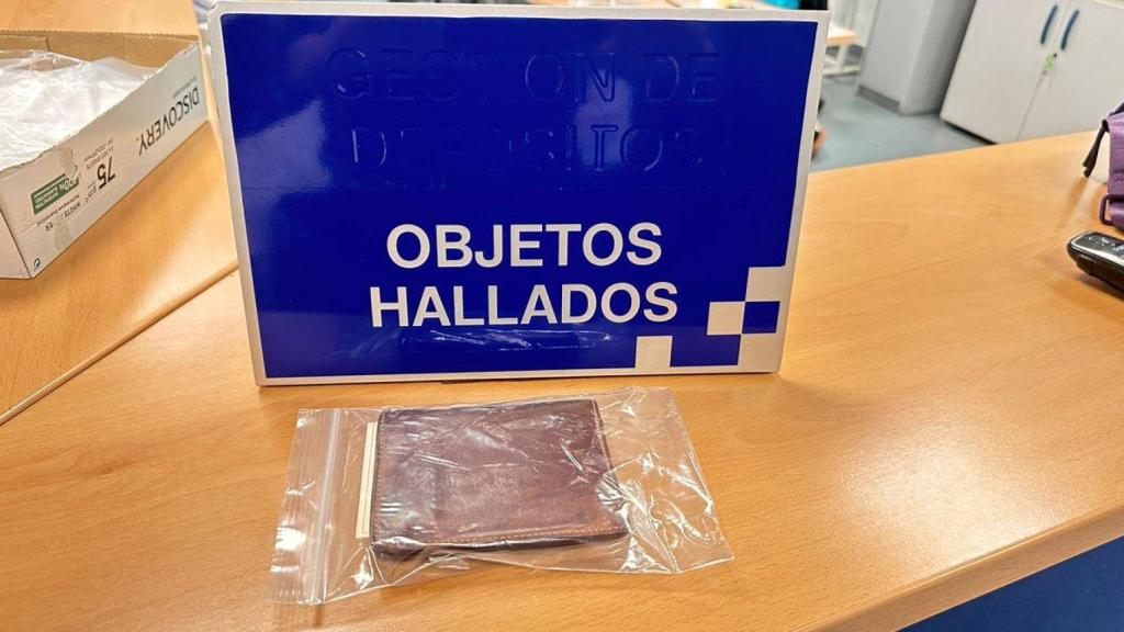 Imagen de la cartera extraviada en la Oficina de Objetos Hallados de la Policía Local de Valladolid