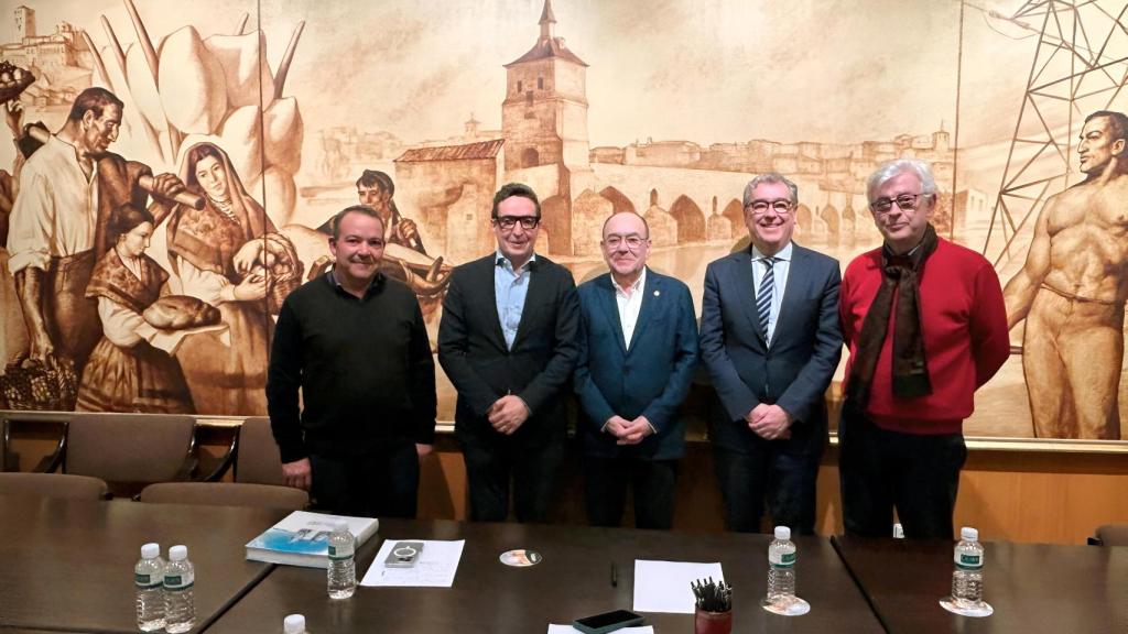 Miembros de la Universidad de Salamanca y de la Cámara de Comercio de Zamora tras la reunión