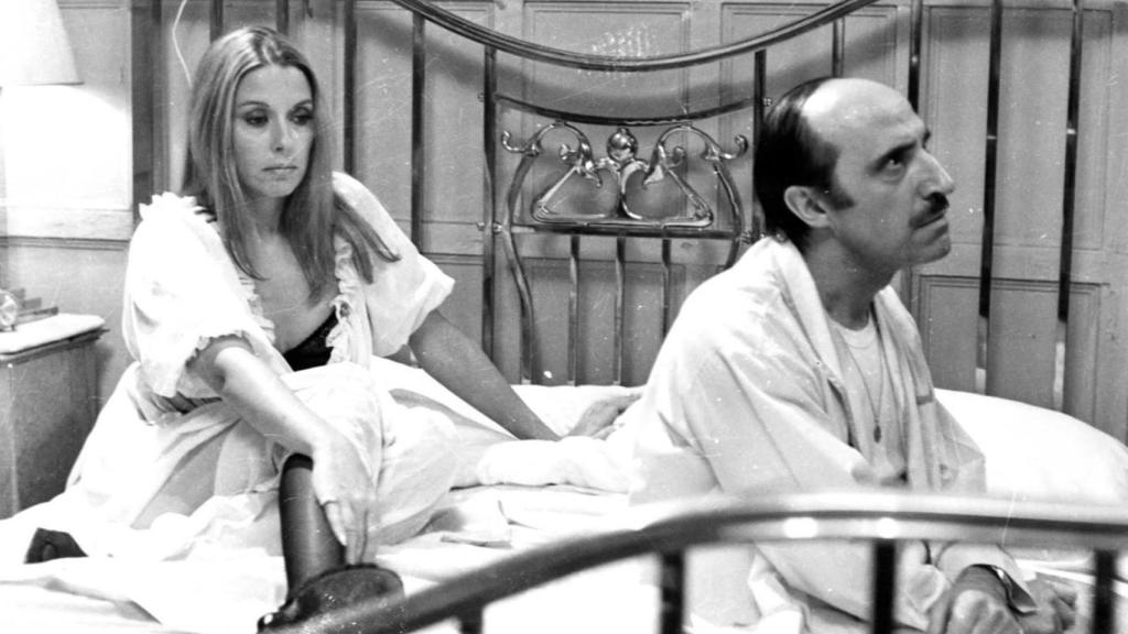 Mónica Randall y José Sazatornil en 'La escopeta nacional'