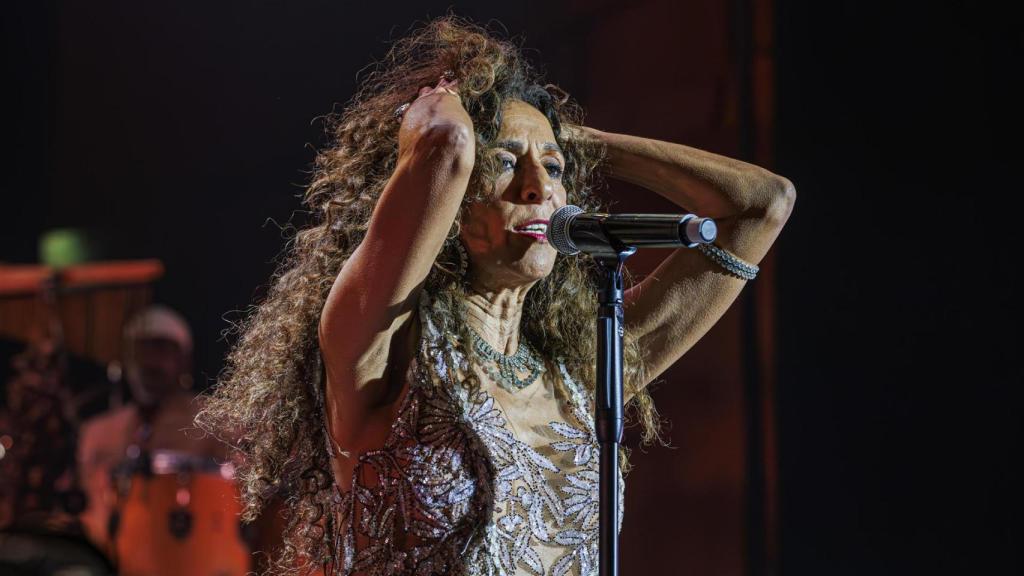 Rosario Flores durante el concierto en Zaragoza.