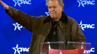 En portada | El controvertido saludo de Steve Bannon en la Conferencia Política de Acción Conservadora