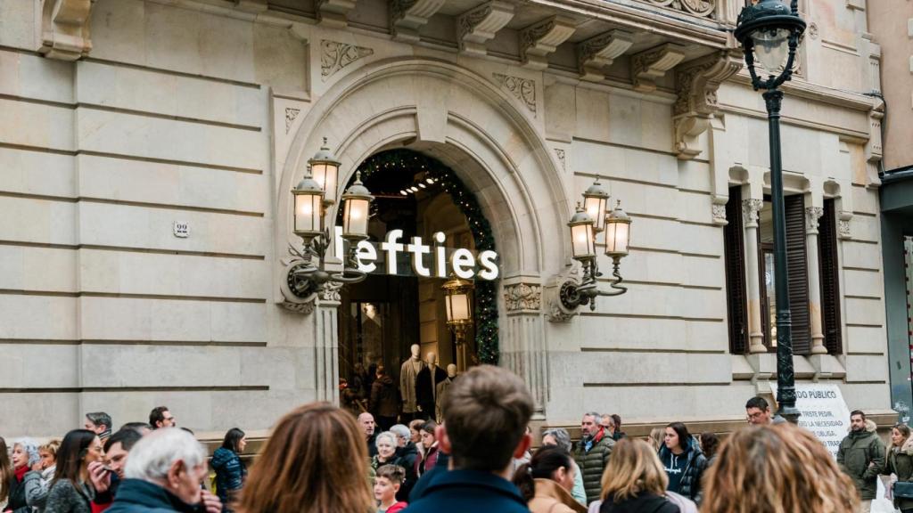 Entrada de una tienda de Lefties