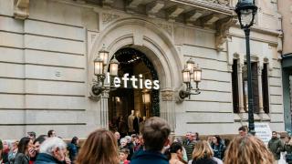 Entrada de una tienda de Lefties