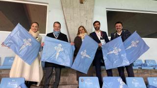 El regidor, Abel Caballero, junto a la presidenta, Marian Mouriño, y otros representantes municipales y del club vigués.