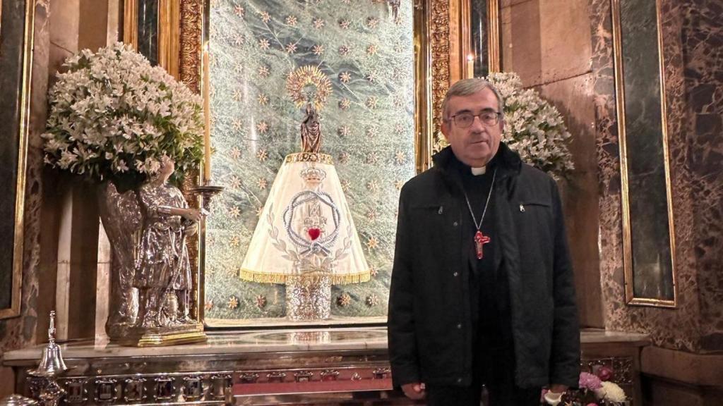 Don Luis Argüello, presidente de la Conferencia Episcopal Española, en su visita a la Virgen del Pilar