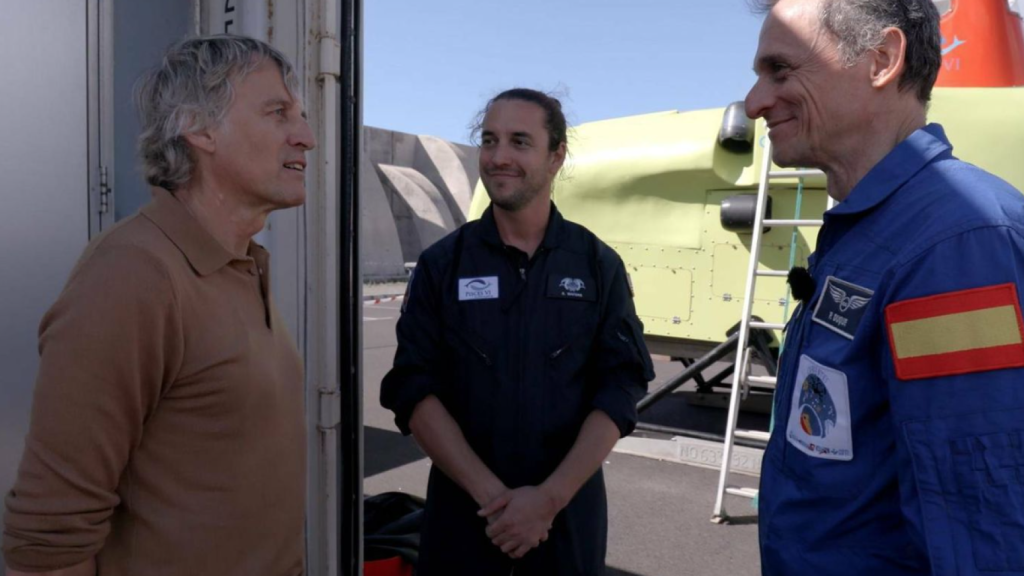 Calleja junto al astronauta español Pedro Duque.