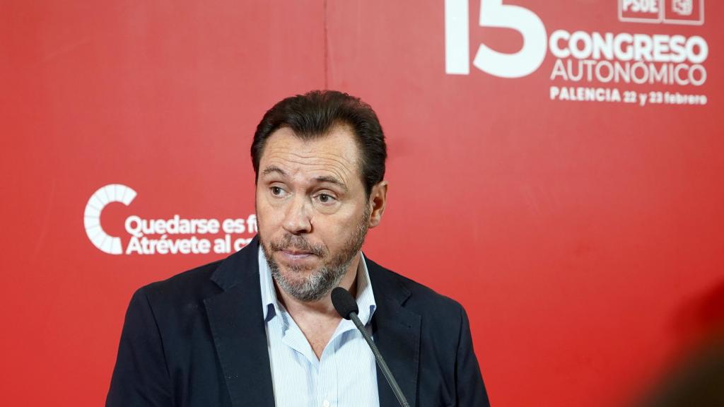 El ministro de Transportes y Movilidad Sostenible, Óscar Puente, atiende a los medios