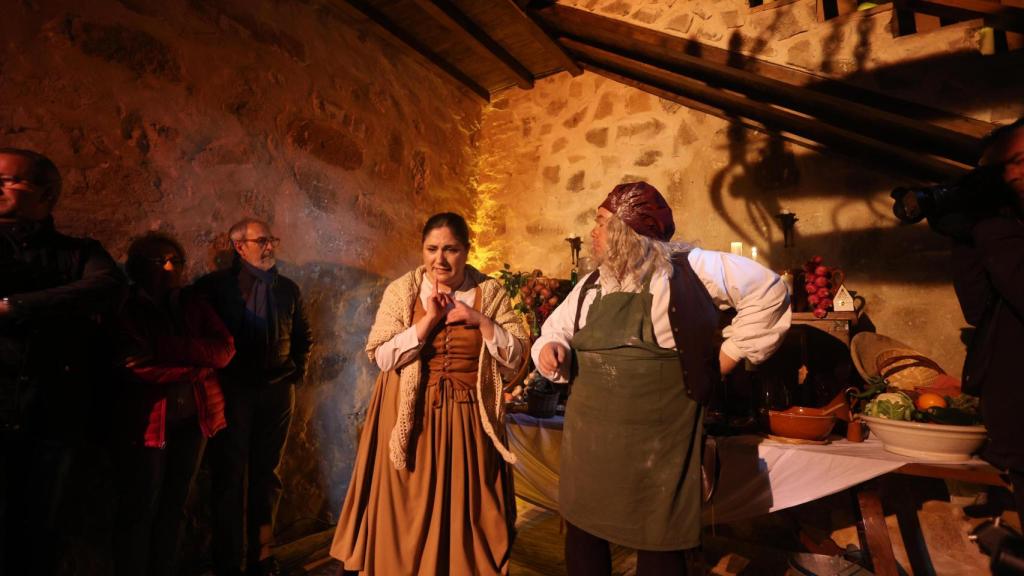 Un momento de la representación teatral llevada a cabo en el castillo de Manzaneque.
