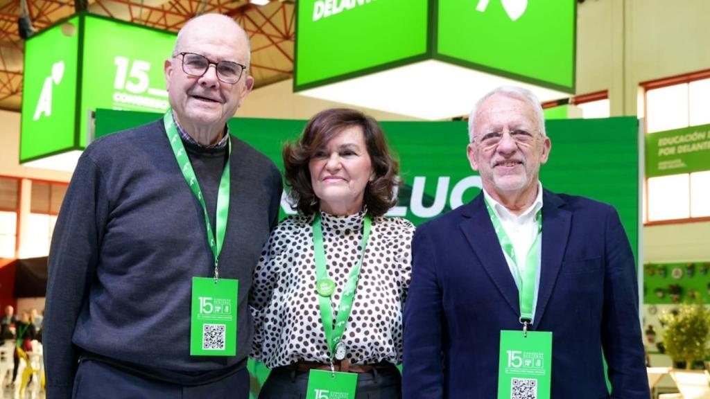 Chaves, junto a Calvo y Pezzi en el congreso del PSOE de Andalucía en Granada.