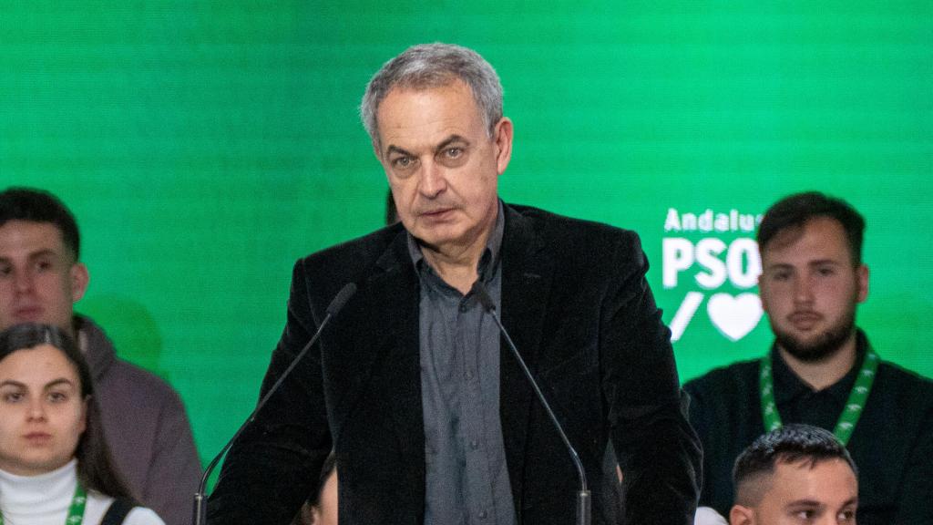 José Luis Rodríguez Zapatero se dirige a los asistentes al congreso del PSOE de Andalucía este sábado en Granada.