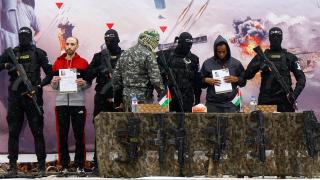 Hamás libera a los rehenes Abera Mengistu y Tal Shoham