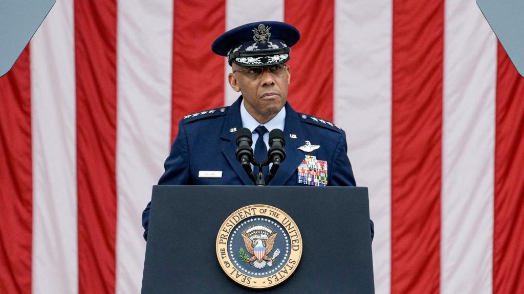 El general Charles Brown durante un homenaje en Virginia el año pasado.
