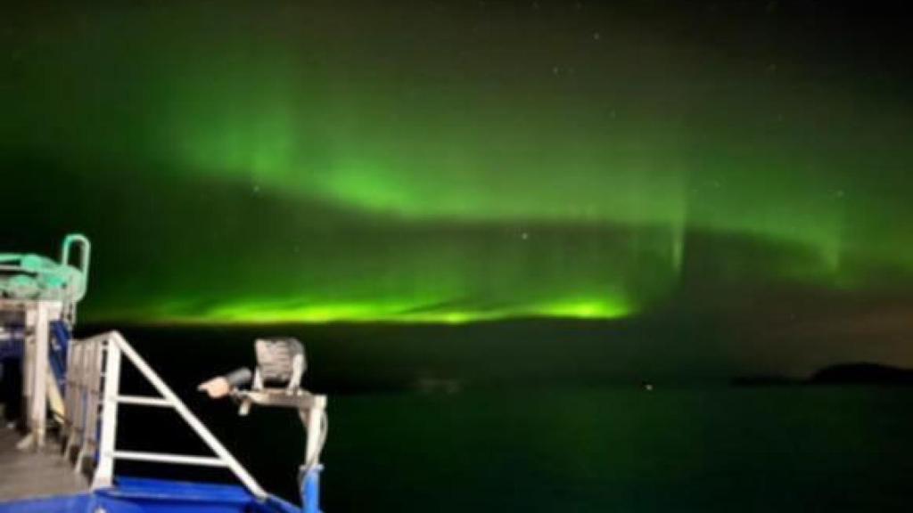 Auroras boreales vistas desde su barco.