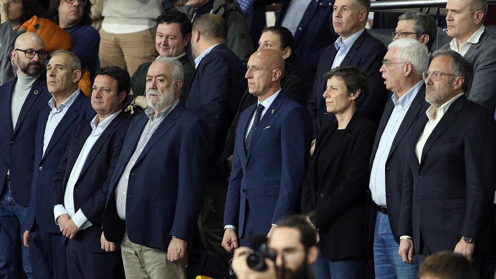 El alcalde de León, José Antonio Diez, y el presidente de las Cortes de Castilla y León, Carlos Pollán, en el partido