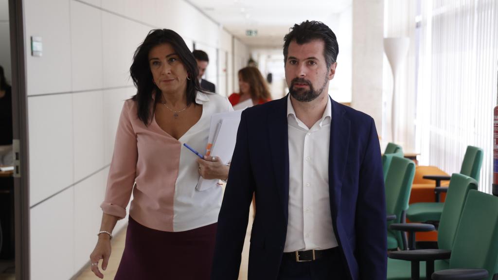 La vicepresidenta segunda de las Cortes, Ana Sánchez, y el portavoz del Grupo Socialista en la Cámara autonómica, Luis Tudanca, en una imagen de archivo