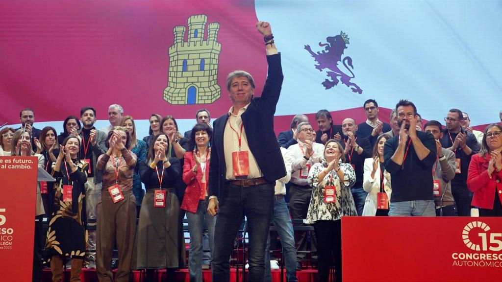 El nuevo secretario general del PSOE de Castilla y León, Carlos Martínez, durante la segunda jornada del XV Congreso del partido, este domingo en Palencia