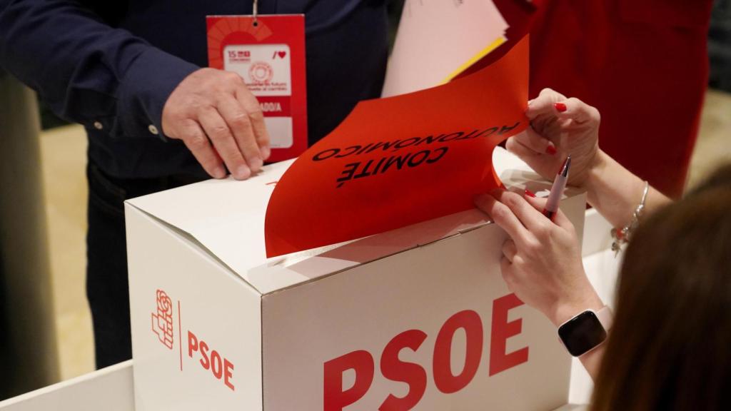Votaciones en la segunda jornada del XV Congreso del PSOE de Castilla y León, este domingo