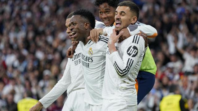 El Real Madrid celebra su victoria ante el Girona