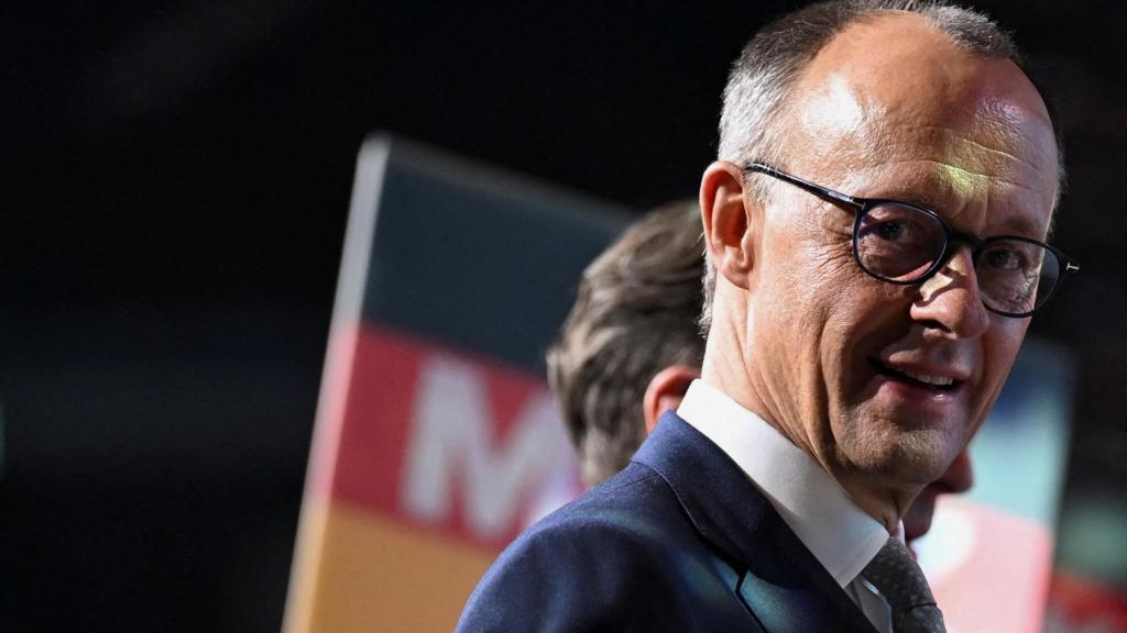 El candidato del partido Unión Demócrata Cristiana (CDU) a la cancillería, Friedrich Merz, hace campaña en Oberhausen.