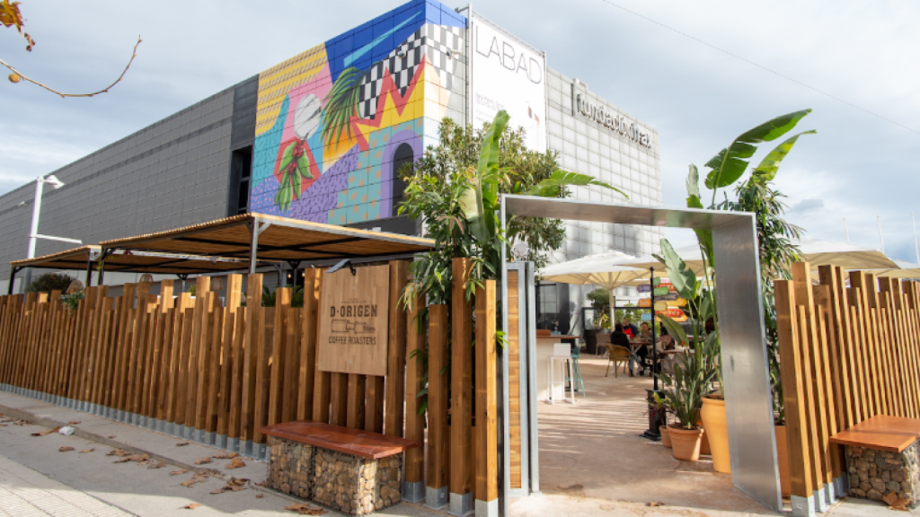 Fachada de D·Origen Coffee Roasters.