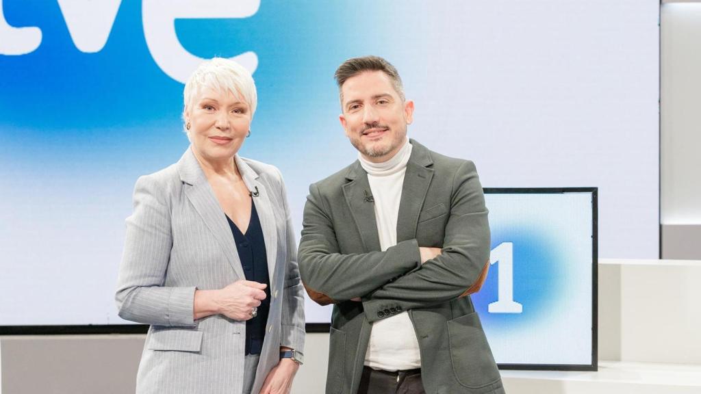 Rosa María Molló y Sergio Calderón, en 'RTVE Responde'.