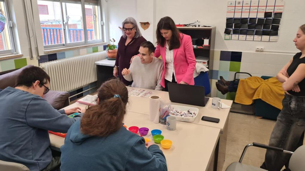 Salamanca refuerza el programa 'inclusiOn' de asistentes para personas con autismo