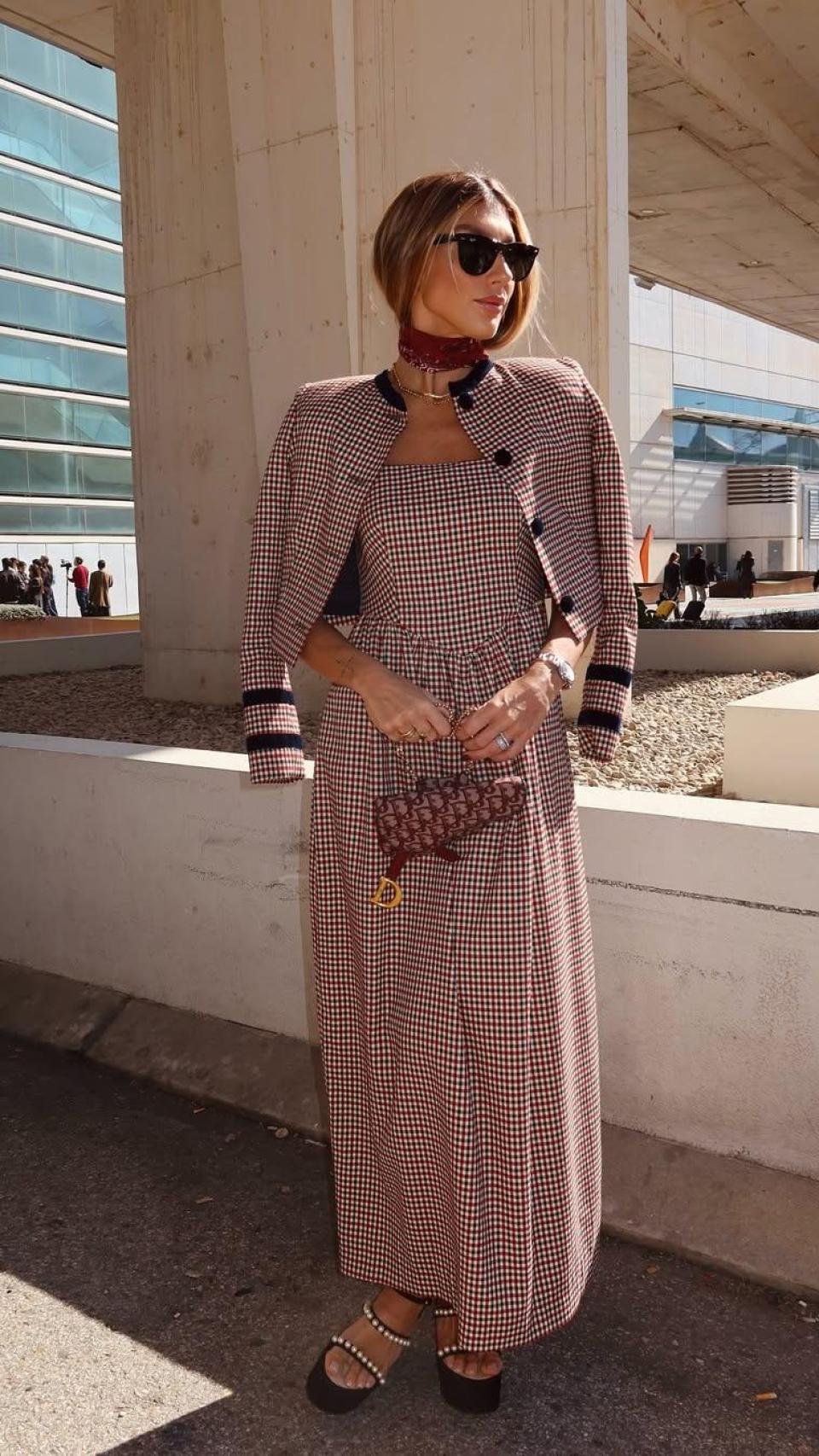 Lu D'Angelo con un look de cuadros vichy.