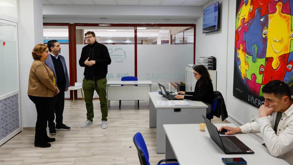 Otro momento de la visita institucional a CECAP.