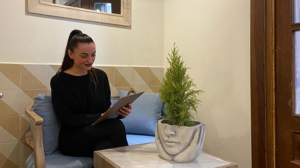 Stefania en su cafetería.