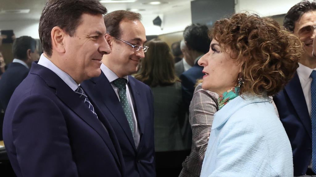 Fernández Carriedo con MOntero en una foto de archivo del pasado Pleno del Consejo de Política Fiscal y Financiera