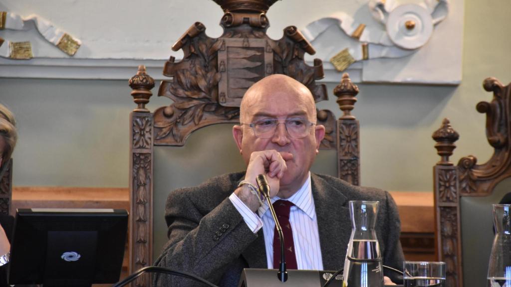 El alcalde de Valladolid, Jesús Julio Carnero, durante el pleno del Ayuntamiento de este mes de febrero