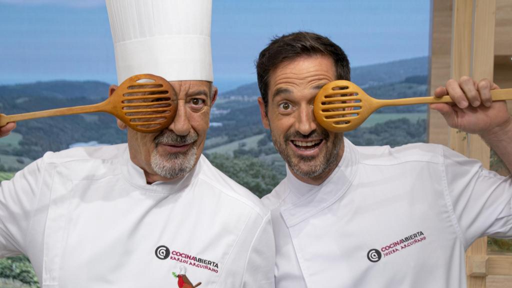 Karlos Arguiñano junto a su hijo Joseba en 'Cocina abierta de Karlos Arguiñano'.