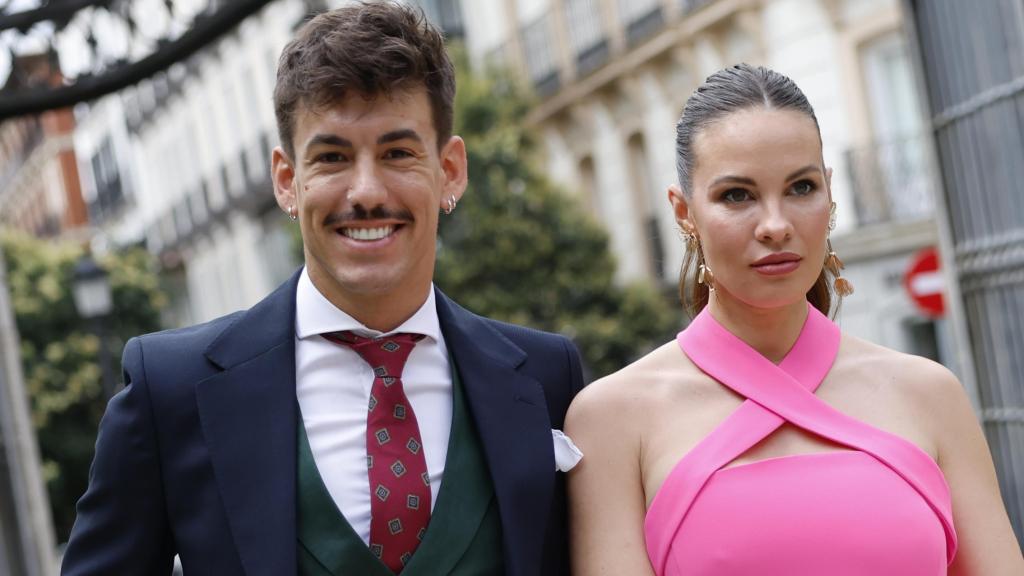 Luitingo y Jessica Bueno, en la boda de Ana Moya y Diego Conde.