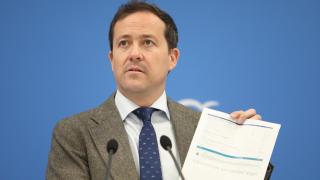 Carlos Velázquez, presidente provincial del PP y alcalde de Toledo, este lunes en rueda de prensa.