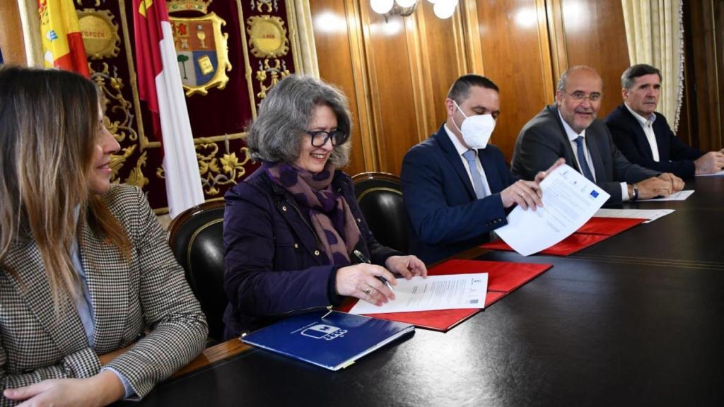 Firma del convenio del nuevo Centro de Tratamiento de Residuos de Cuenca.