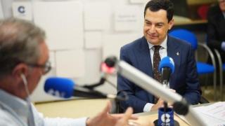 Juanma Moreno, durante la entrevista de este lunes en la cadena Cope.