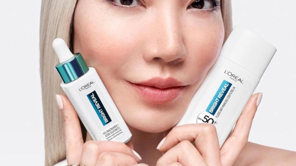 Esta es la rutina antimanchas de L'Oréal más eficaz y completa: sérum e hidratante baratísimo