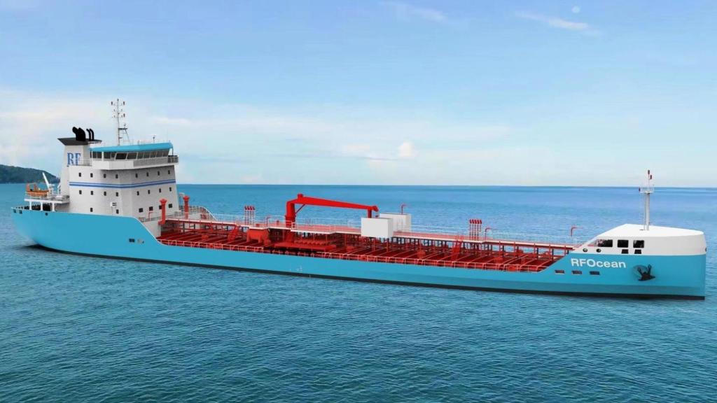 Buque cisterna de carga química de Moeve para RFOcean con metanol verde