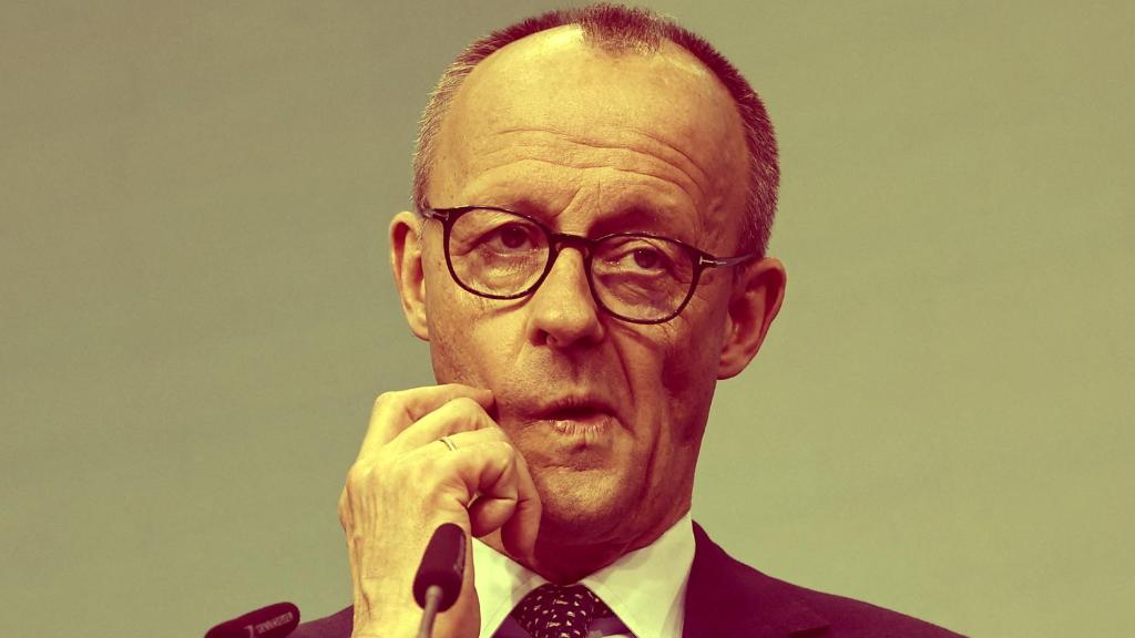 El candidato conservador alemán a la cancillería y líder del partido Unión Demócrata Cristiana (CDU), Friedrich Merz, asiste a una conferencia de prensa después de las elecciones generales.