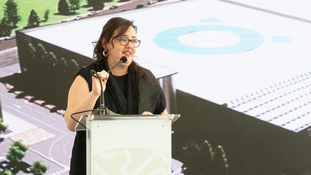 Adriana Casillas durante la inauguración de la planta nueva