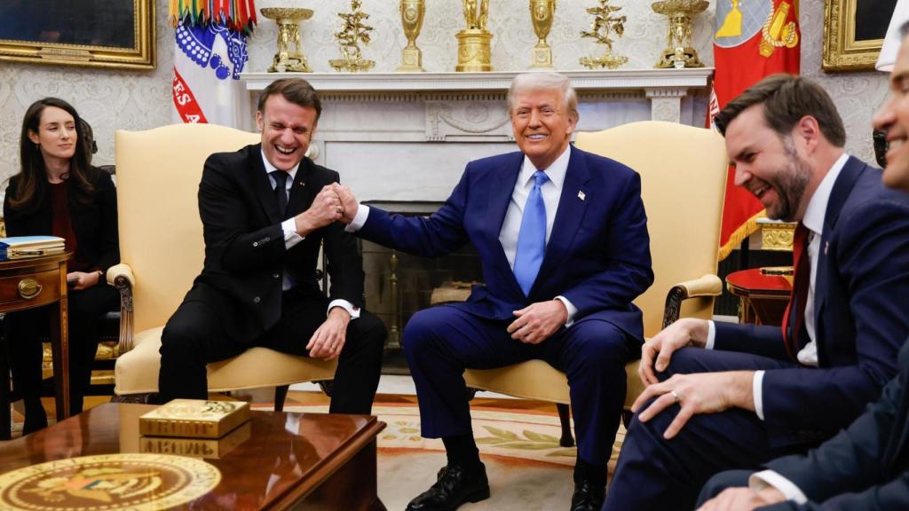 El presidente francés, Emmanuel Macron, y su homólogo estadounidense, Donald Trump, este lunes en el Despacho Oval de la Casa Blanca.